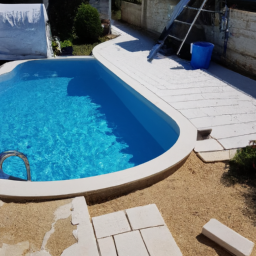 Piscine Extérieure en Béton : Conception sur Mesure pour un Espace de Détente Exceptionnel Cusset